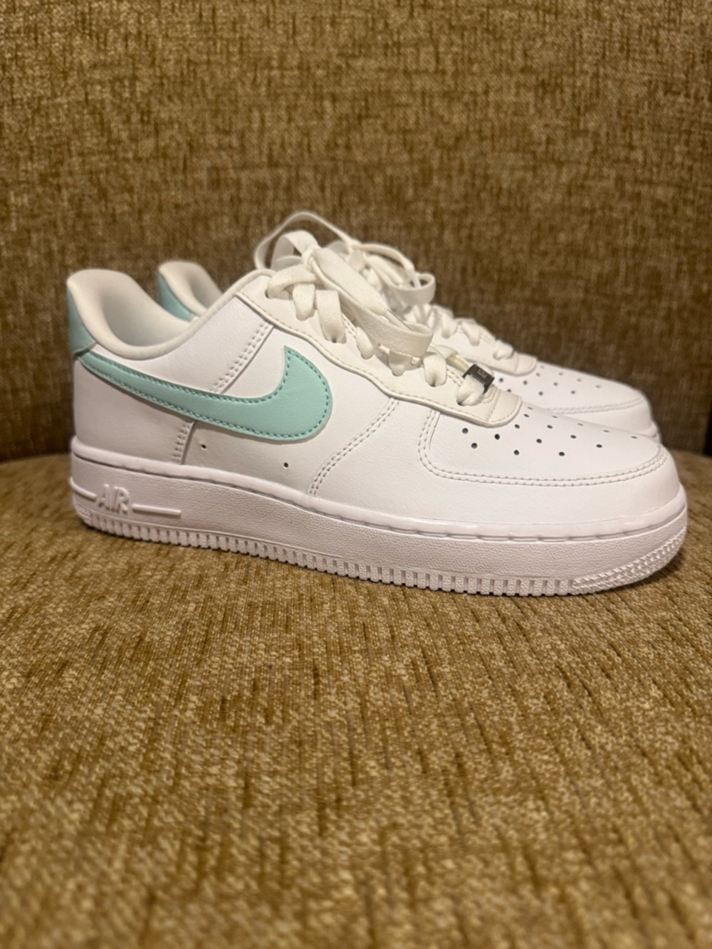 NEW Nike Air Force 1 Low Green Glow DD8959-113 Size 7
